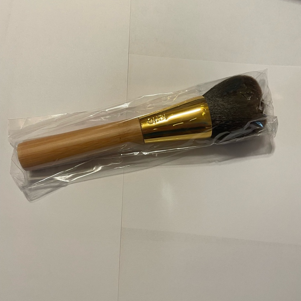 Tarte Gold and Tan Complexion Powder Brush